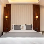 Shining Star Hotel 4*