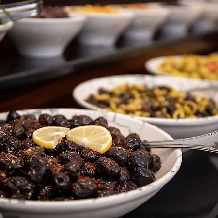 Shining Star מלון 4*