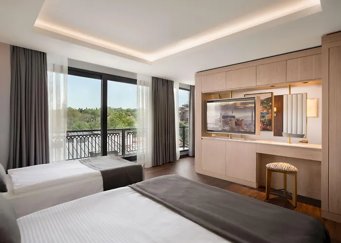 Shining Star Hotel 4*