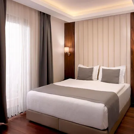 Shining Star Hotel *