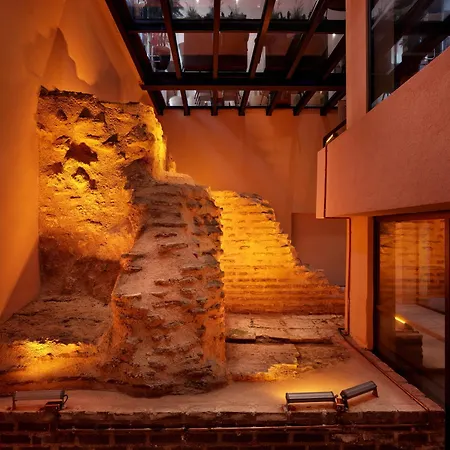 Shining Star Hotell 4*