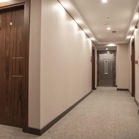 Shining Star Hotell 4*