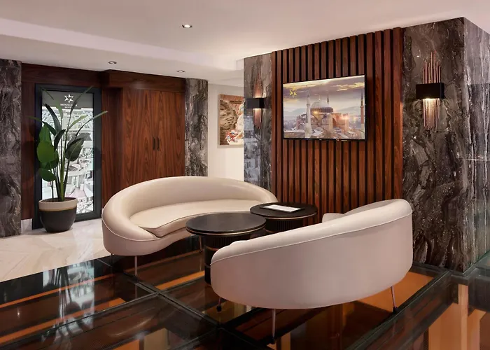 Shining Star Hotel 4*